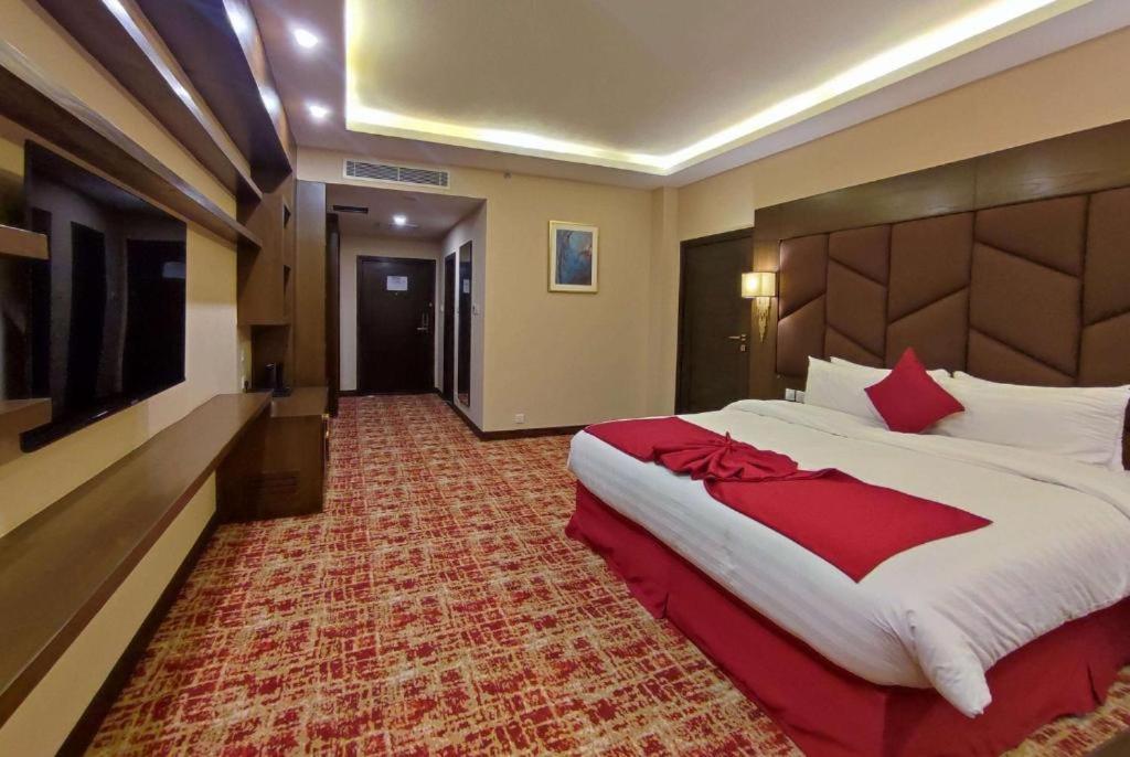 Ramada By Wyndham Murree Lower Topa Resort エクステリア 写真