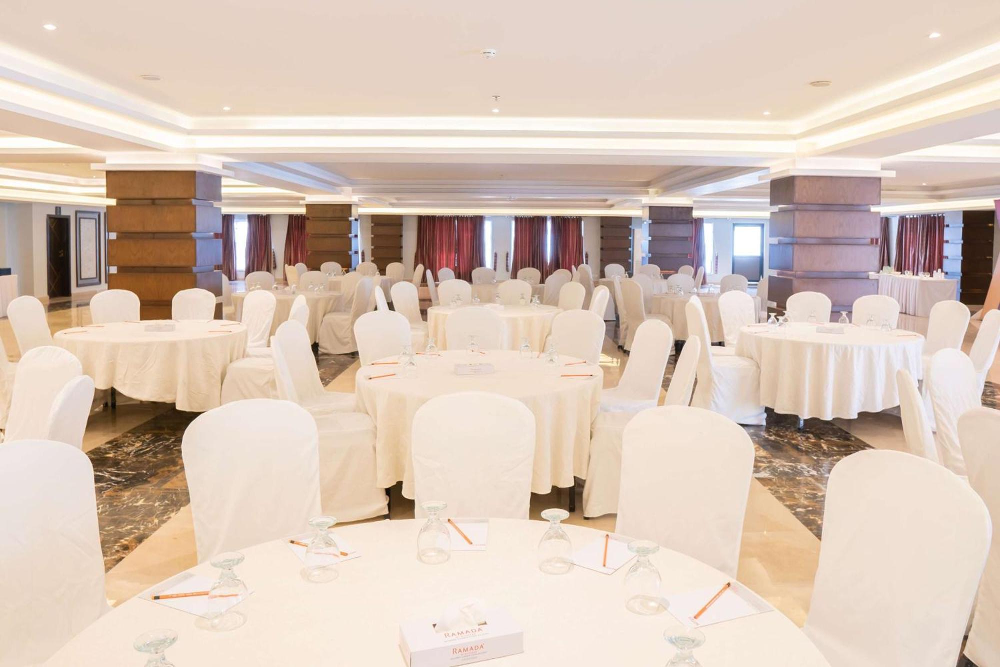 Ramada By Wyndham Murree Lower Topa Resort エクステリア 写真