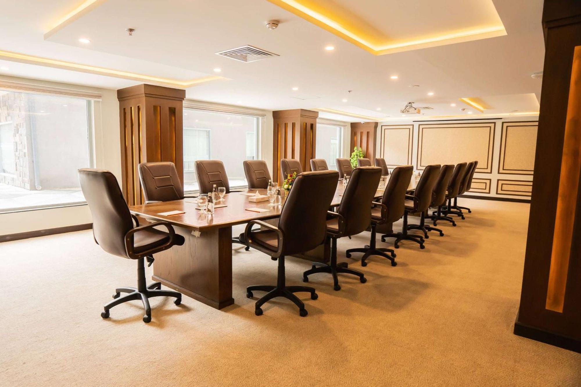 Ramada By Wyndham Murree Lower Topa Resort エクステリア 写真