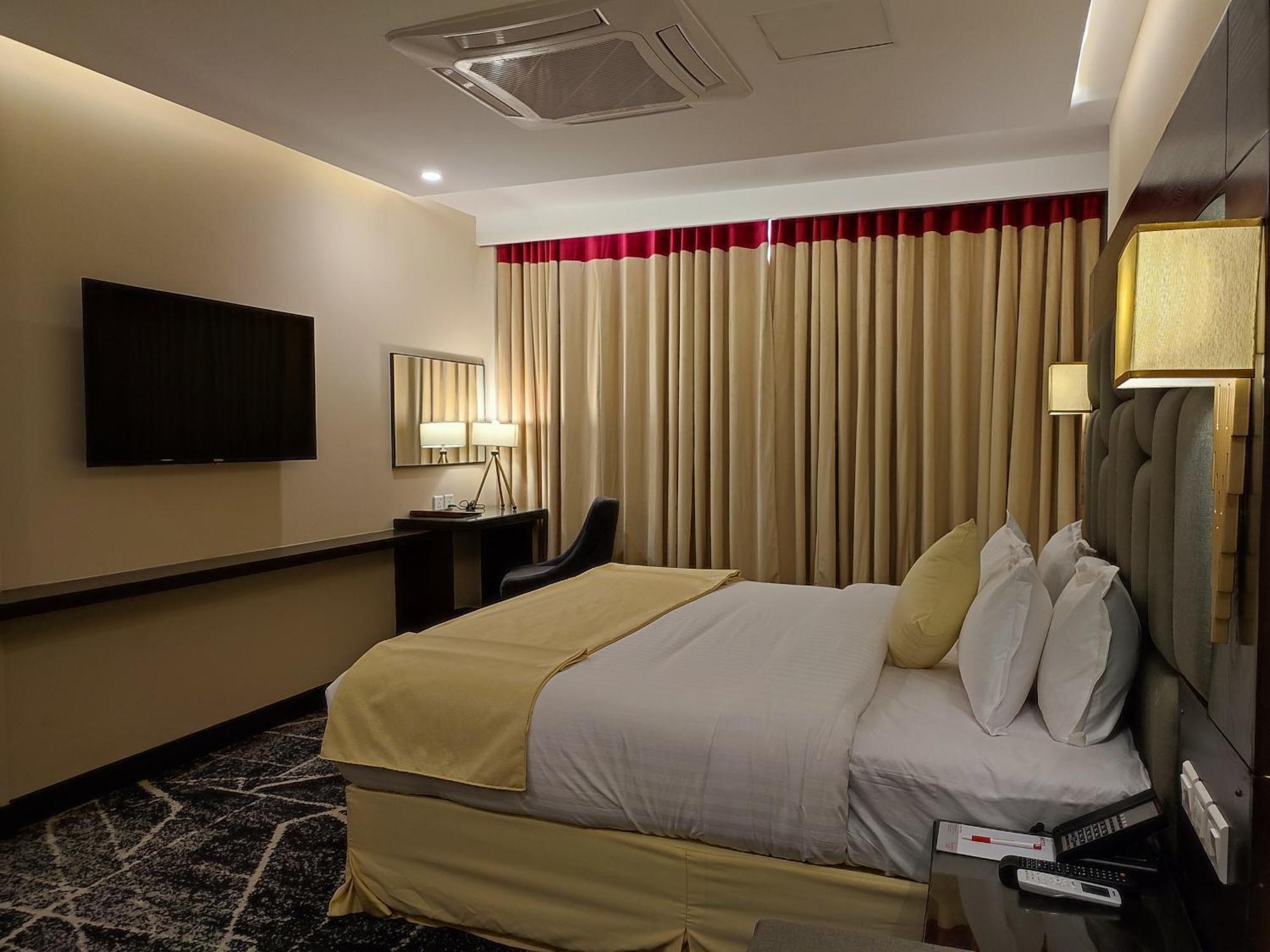 Ramada By Wyndham Murree Lower Topa Resort エクステリア 写真